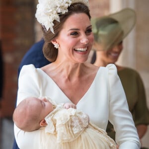 Depuis la grande nouvelle
Kate Catherine Middleton, duchesse de Cambridge et son fils, le prince Louis - La famille royale d'Angleterre lors du baptême du prince Louis en la chapelle St James à Londres. Le 9 juillet 2018