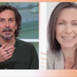 Arnaud Tsamère découvre avec stupéfaction un message de son ancienne amoureuse de CE2 lors de son passage dans Télématin sur France 2.