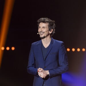 Exclusif - Arnaud Tsamere sur scène lors du concert "Leurs voix pour l'espoir" diffusé le 5 juillet en prime sur C8, à l'Olympia à Paris le 11 mars 2024. Ce concert permet de sensibiliser sur le cancer du pancréas pour lequel plus de 14 000 nouveaux cas sont diagnostiqués chaque année en France. D'ici à 2030, le cancer du pancréas pourrait être la deuxième cause de décès par cancer. Pour faire avancer la recherche et la connaissance du grand public autour de ce cancer, Laurie Cholewa mobilise chaque année un grand nombre d'artistes autour du grand rendez-vous ''Leurs voix pour l'Espoir''. C'est avec la Fondation A.R.CA.D (Aide et Recherche en CAncérologie Digestive)° et l'association de patients Espoir Pancréas que ce concert est organisé. © Perusseau / Bellak / Bestimage 