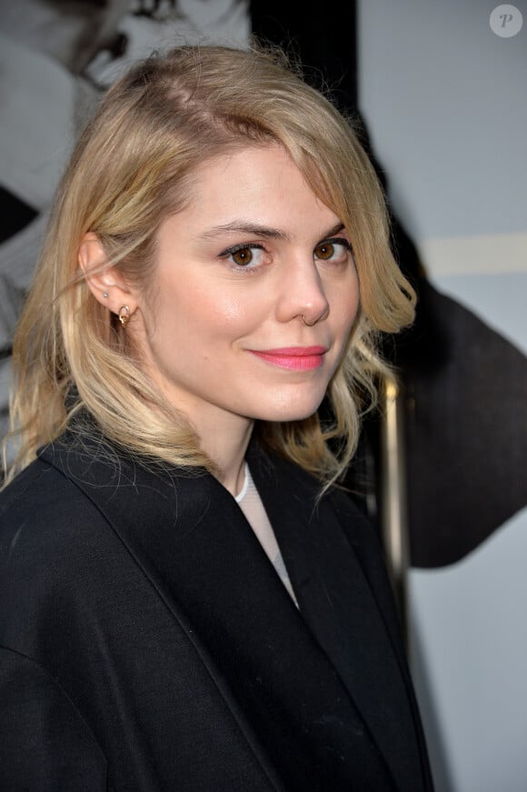 Béatrice Martin (Coeur de pirate) arrivant au défilé de mode "Alexis Mabille", collection prêt-à-porter Automne-Hiver 2017-2018 à Paris, le 2 Mars 2017.© CVS/Veeren/Bestimage 