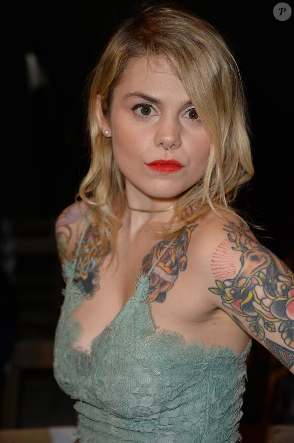 Béatrice Martin (Coeur de pirate) au défilé de mode "H&M" collection prêt-à-porter Automne-Hiver 2017/2018 au Tennis Club à Paris, France, le 1er mars 2017. © CVS-Veeren/Bestimage 