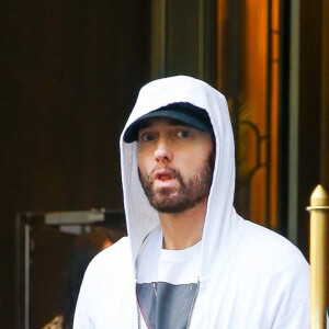 Le chanteur a récemment sorti un nouvel album
Eminem quitte l'hôtel Four Seasons à New York le 24 juin 2022. 