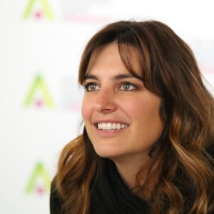 Laetitia Milot dédicace son livre "Ma clé du bonheur" à la foire d'Anova à Alençon le 5 mars 2023.