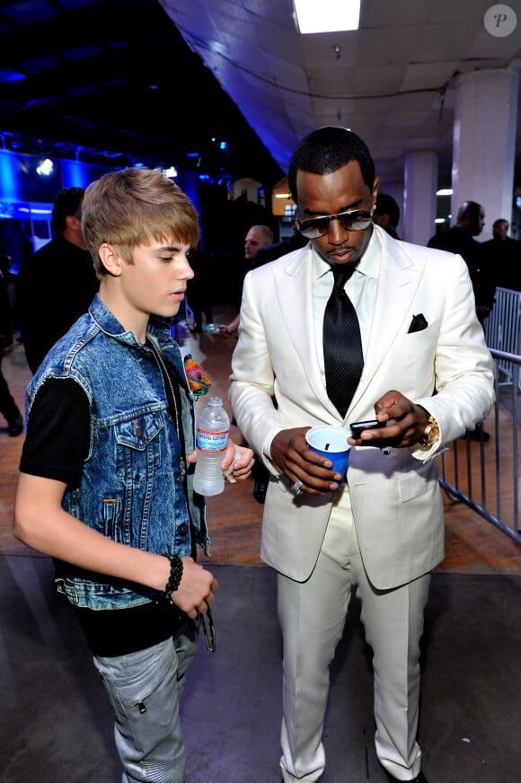 Les artistes Justin Bieber et Sean 'P Diddy' Combs lors de la remise des BET awards 2011 au Shrine Auditorium à Los Angeles, CA, USA le 26 juin 2011. Photo par Mark Davis/PictureGroup/ABACAPRESS.COM