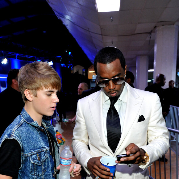 Les artistes Justin Bieber et Sean 'P Diddy' Combs lors de la remise des BET awards 2011 au Shrine Auditorium à Los Angeles, CA, USA le 26 juin 2011. Photo par Mark Davis/PictureGroup/ABACAPRESS.COM