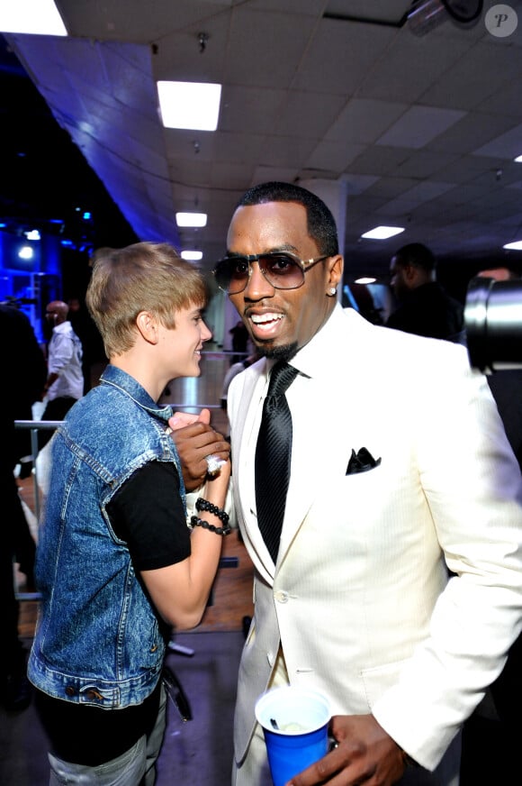 Les artistes Justin Bieber et Sean 'P Diddy' Combs lors de la remise des BET awards 2011 au Shrine Auditorium à Los Angeles, CA, USA le 26 juin 2011. Photo par Mark Davis/PictureGroup/ABACAPRESS.COM