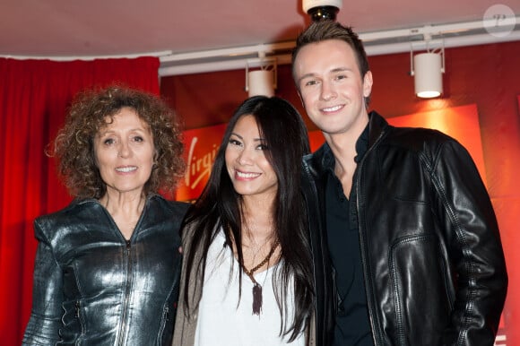 Anggun, Mireille Dumas et Cyril Feraud lors d'un Showcase et d'une conférence de presse pour le lancement de l'émission télévisée Eurovision 2012 qui s'est tenue au Virgin Megastore à Paris, France, le 26 avril 2012.