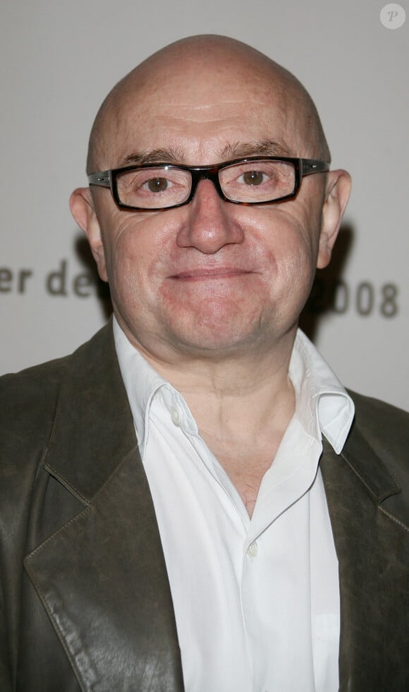 L'acteur et réalisateur Michel Blanc pose pendant le 'Diner des Nommes' pour la prochaine cérémonie des César 2008 qui s'est tenue au Fouquet's à Paris le 13 février 2008.