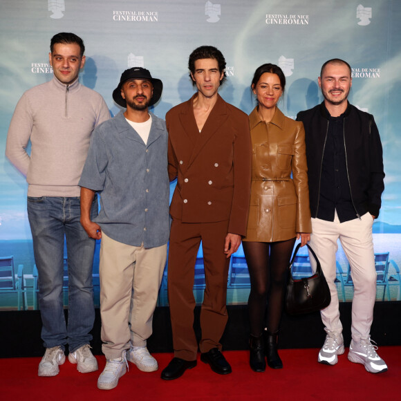 Le mari de Leïla Bekhti a également pu découvrir lors de cette cérémonie de clôture le palmarès de cette nouvelle édition qui mettait en compétition 10 films
Tahar Rahim pour le film "Monsieur Aznavour" entouré de Mehdi Idir et Marie-Julie Baup - Arrivées de la soirée de clôture de la 6ème édition du festival Cinéroman à Nice, France, le 5 octobre 2024. © Bebert-Jacovides/Bestimage 