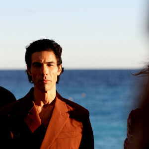 Tahar Rahim au photocall du film "Monsieur Aznavour" dsans le cadre de la 6ème édition du festival Cinéroman, à Nice, France, le 5 Octobre 2024. © Bebert-Jacovides/Bestimage 