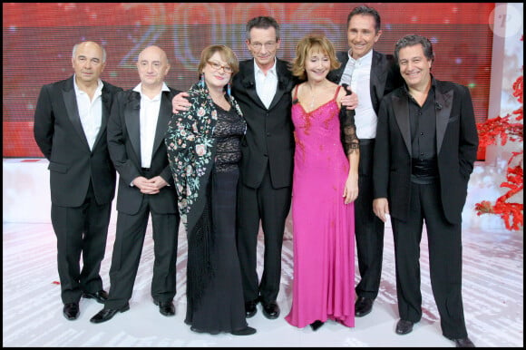 De nombreuses personnalités sont attendues, parmi lesquelles évidemment celles du Splendid.
Michel Blanc avec Patrice Leconte, Josiane Balasko, Marie-Anne Chazel, Thierry Lhermitte, Gérard Jugnot et Christian Clavier sur le plateau de l'émission "Vivement dimanche" © Guillaume Gaffiot / Bestimage