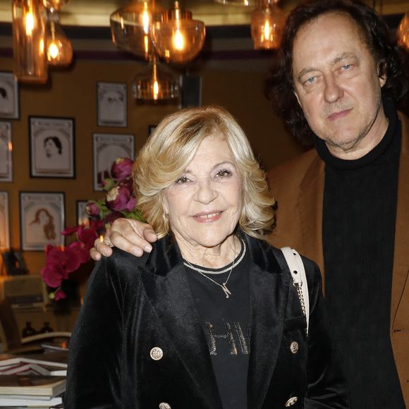 "Voilà 32 ans qu'on est ensemble et on est indissociables. Nous vivons ensemble mais le mariage ne nous intéresse pas" conclut-elle.
Exclusif - Nicoletta et son mari Jean-Christophe Molinier - Inauguration de l'Avant Scène de Anne Mondy au Palais des Congrès à Paris le 30 mai 2024.© Marc Ausset-Lacroix/Bestimage 
