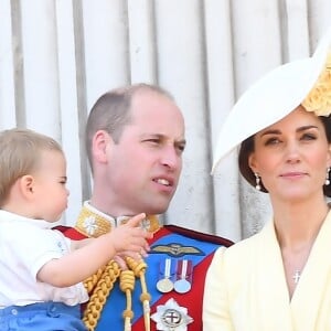 En cause ? William qui ne l'avait toujours pas demandée en mariage...
Le prince William, duc de Cambridge, et Catherine (Kate) Middleton, duchesse de Cambridge, la princesse Charlotte de Cambridge, le prince Louis de Cambridge - La famille royale au balcon du palais de Buckingham lors de la parade Trooping the Colour 2019, célébrant le 93ème anniversaire de la reine Elisabeth II, Londres, le 8 juin 2019. 