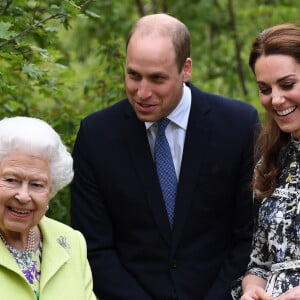 La reine Elisabeth II d'Angleterre, le prince William, duc de Cambridge, et Catherine (Kate) Middleton, duchesse de Cambridge, en visite au "Chelsea Flower Show 2019" à Londres, le 20 mai 2019. 