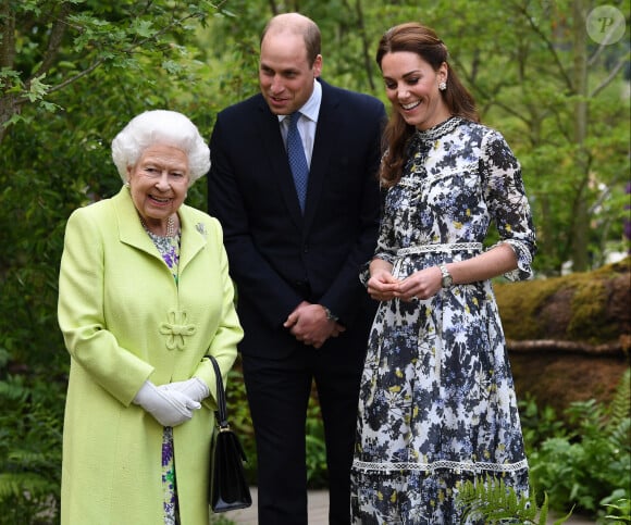 La reine Elisabeth II d'Angleterre, le prince William, duc de Cambridge, et Catherine (Kate) Middleton, duchesse de Cambridge, en visite au "Chelsea Flower Show 2019" à Londres, le 20 mai 2019. 