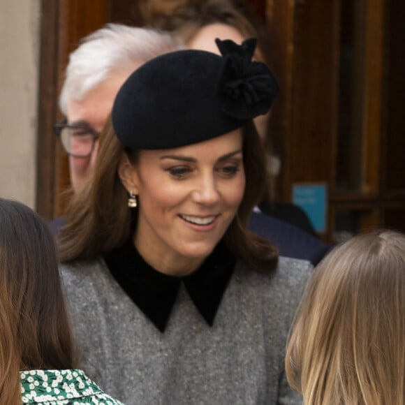 Mais on apprend dans la biographie "Battle of Brothers" qu'elle a déjà eu l'audace d'envoyer balader la reine Elizabeth II
La reine Elisabeth II d'Angleterre et Kate Catherine Middleton, duchesse de Cambridge, à la sortie de la "Bush House" à Londres. Le 19 mars 2019 