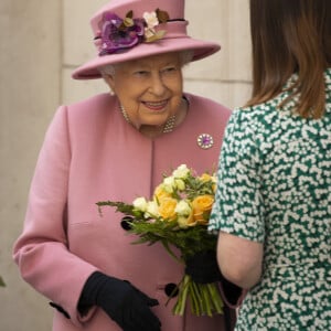 La reine Elisabeth II d'Angleterre à la sortie de la "Bush House" à Londres. Le 19 mars 2019 