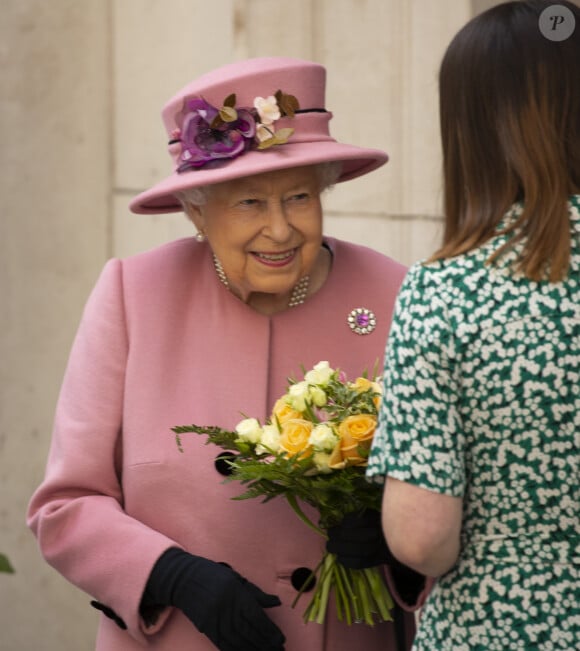 La reine Elisabeth II d'Angleterre à la sortie de la "Bush House" à Londres. Le 19 mars 2019 