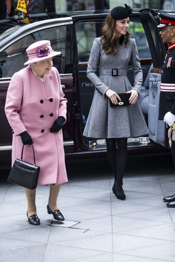 La reine Elisabeth II d'Angleterre et Kate Catherine Middleton, duchesse de Cambridge, viennent inaugurer la ré-ouverture de la "Bush House" à Londres. Le 19 mars 2019 