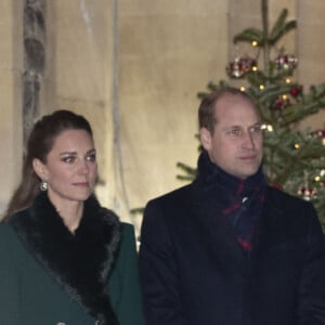 Catherine Kate Middleton, duchesse de Cambridge, le prince William, duc de Cambridge, la reine Elisabeth II d'Angleterre - La famille royale se réunit devant le chateau de Windsor pour remercier les membres de l'Armée du Salut et tous les bénévoles qui apportent leur soutien pendant l'épidémie de coronavirus (COVID-19) et à Noël le 8 décembre 2020. 