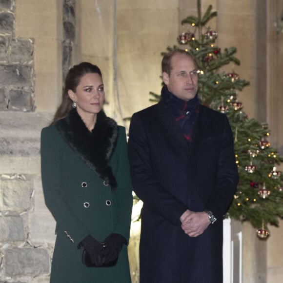 Catherine Kate Middleton, duchesse de Cambridge, le prince William, duc de Cambridge, la reine Elisabeth II d'Angleterre - La famille royale se réunit devant le chateau de Windsor pour remercier les membres de l'Armée du Salut et tous les bénévoles qui apportent leur soutien pendant l'épidémie de coronavirus (COVID-19) et à Noël le 8 décembre 2020. 