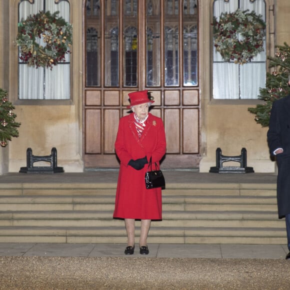 Catherine Kate Middleton, duchesse de Cambridge, le prince William, duc de Cambridge, la reine Elisabeth II d'Angleterre, le prince Charles, prince de Galles, Camilla Parker Bowles, duchesse de Cornouailles - La famille royale se réunit devant le chateau de Windsor pour remercier les membres de l'Armée du Salut et tous les bénévoles qui apportent leur soutien pendant l'épidémie de coronavirus (COVID-19) et à Noël le 8 décembre 2020. 