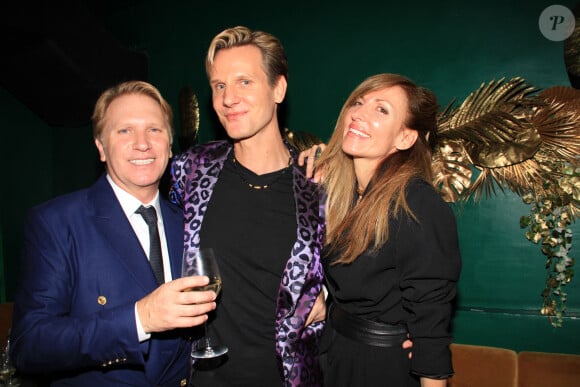 Exclusif - Thierry Chapeau, François-Xavier Renou et sa femme Caroline Renou - Caroline Margeridon fête son 56ème anniversaire au restaurant "Manko" à Paris le 29 septembre 2022. © Philippe Baldini/Bestimage  (No Web - pour suisse et Belgique)