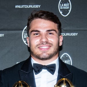 Antoine Dupont a été élu meilleur joueur de la saison 2023-2024 du Top 14 - Soirée de la 20ème édition de la Nuit du Rugby à Paris le 23 septembre 2024.  Evening of the 20th edition of Rugby Night in Paris on September 23, 2024. 