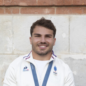 Antoine Dupont - Les Toulousains ont accueilli avec ferveur les athlètes de la Ville rose et de ses alentours, après leur performance aux Jeux Olympiques de Paris 2024 sur la place du Capitole le 18 septembre 2024. © Frédéric Maligne/Bestimage  The people of Toulouse warmly welcomed the athletes from the Ville Rose and its surrounding areas, following their performance at the Paris 2024 Olympic Games on the Place du Capitole on September 18, 2024. 