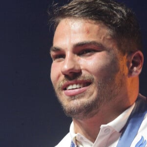 Antoine Dupont (FRA) - Les joueurs de l'équipe de France de Rugby à 7 célèbrent leur médaille d'or au Club France porte de la Villette lors des Jeux Olympiques (JO) de Paris 2024, à Paris, France, le 27 juillet 2024. © Jonathan Rebboah/Panoramic/Bestimage  French Rugby 7s team celebrate their gold medal at Club France Porte de la Villette during the Paris 2024 Olympic Games 