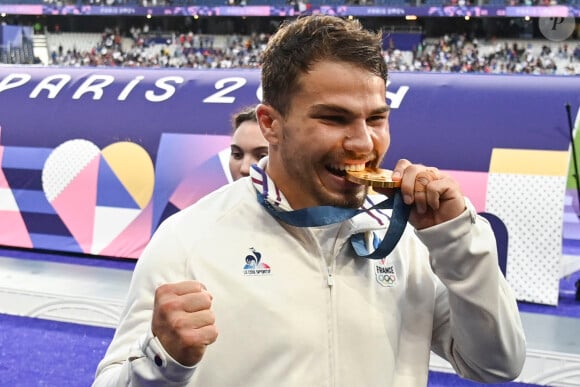 La France remporte la finale en Rugby à 7 après sa victoire face à Fidji (et sa première médaille d'or) lors des Jeux Olympiques (JO) de Paris 2024 le 27 juillet 2024 - Antoine Dupont (France), Celebration of French Team, Mens Rugby Sevens, France vs Fiji, Final during the Olympic Games Paris 2024 