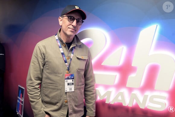 Il en a également profité pour révéler que non, il n'était pas amoureux. Du moins, pour l'instant...
Gad Elmaleh lors des "24H du Mans 2024", le 15 juin 2024. © Rachid Bellak/Bestimage 