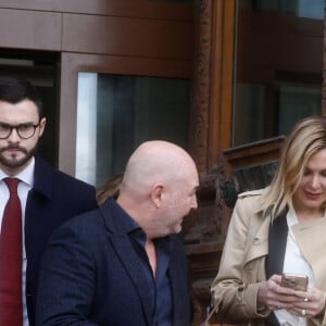 Sébastien Cauet et sa compagne Nathalie Dartois - Suspendu de l'antenne après une enquête pour viol, Sébastien Cauet réclame en justice son retour sur NRJ au tribunal de commerce de Paris, France, le 18 mars 2024. L'animateur de radio a assigné la station en justice pour exiger son retour sur les ondes. L'animateur, suspendu depuis novembre dernier de l'antenne de NRJ, fait désormais l'objet d'au moins 5 plaintes pour viol ou agression sexuelle. © Christiophe Clovis/Bestimage