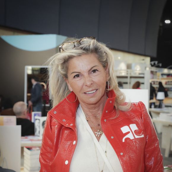 Elle a ainsi craqué pour une pièce particulière.
Caroline Margeridon - Festival du Livre de Paris 2023 au Grand Palais Éphémère - Paris le 22/04/2023 - © Jack Tribeca / Bestimage