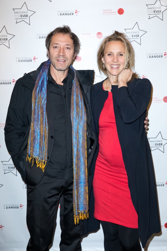 Contrairement à son épouse Marie Kremer
Bruno Debrandt et sa femme Marie Kremer enceinte - Photocall de la soirée "Innocence Forever" au théâtre du gymnase à Paris le 26 novembre 2018. © Cyril Moreau-Pierre Perusseau/Bestimage