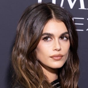 Si on associe souvent la chute des cheveux à un problème masculin, il touche aussi les femmes. Notamment en période de post-partum mais aussi avec le temps qui passe.
Kaia Gerber, une chevelure de rêve