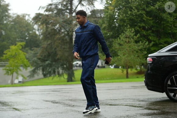 Wesley Fofana (France) - Arrivées des joueurs de l'équipe de France de football au centre de formation et centre National du Football de Clairefontaine-en-Yvelines, France, le 7 octobre 2024. © Federico Pestellini/Panoramic/bestimage