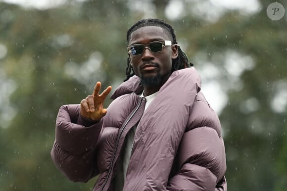 Manu Koné (France) - Arrivées des joueurs de l'équipe de France de football au centre de formation et centre National du Football de Clairefontaine-en-Yvelines, France, le 7 octobre 2024. © Federico Pestellini/Panoramic/bestimage