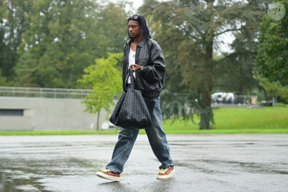 Michael Olise (France) - Arrivées des joueurs de l'équipe de France de football au centre de formation et centre National du Football de Clairefontaine-en-Yvelines, France, le 7 octobre 2024. © Federico Pestellini/Panoramic/bestimage