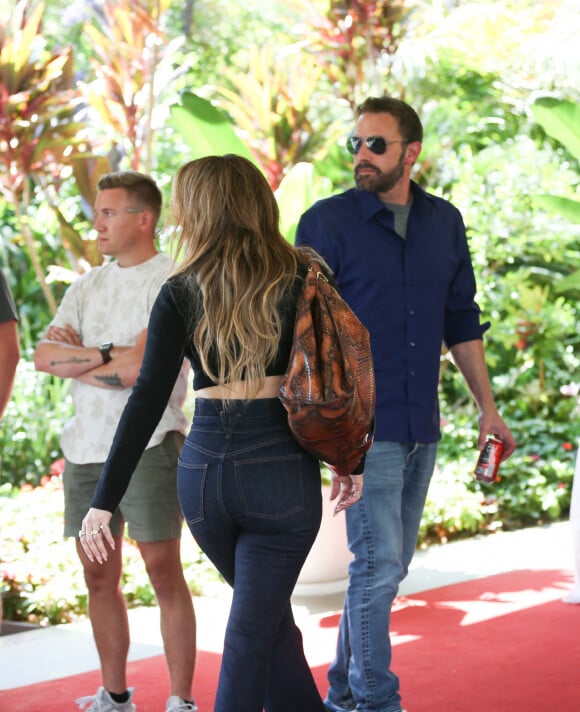 Ben Affleck et Jennifer Lopez vont déjeuner ensemble à Los Angeles, Ca, USA. Photo par BauerGriffin/INSTARimages/ABACAPRESS.COM