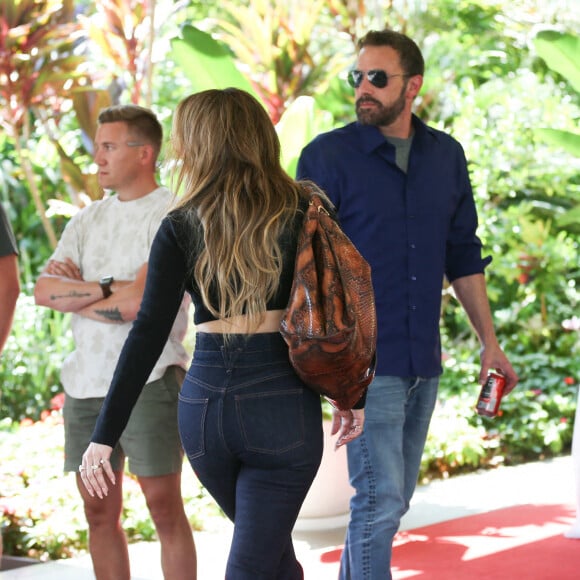 Ben Affleck et Jennifer Lopez vont déjeuner ensemble à Los Angeles, Ca, USA. Photo par BauerGriffin/INSTARimages/ABACAPRESS.COM