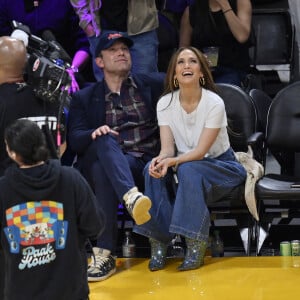 Jennifer Lopez et Ben Affleck sont assis à côté du terrain pendant le match de NBA Los Angeles Lakers/Golden State Warriors au Crypto.com Arena à Los Angeles, Ca, USA, le samedi 16 mars 2024. Photo par Jim Ruymen/UPI/ABACAPRESS.COM