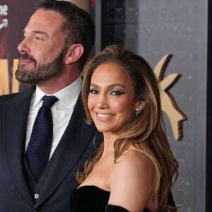 Ben Affleck et Jennifer Lopez lors de la première à Los Angeles du film Amazon MGM Studios' This Is Me...Now : A Love Story Los Angeles Premiere au Dolby Theatre à Hollywood, Los Angeles, CA, USA le mardi 13 février 2024. Photo par Sthanlee B. Mirador/SPUS/ABACAPRESS.COM