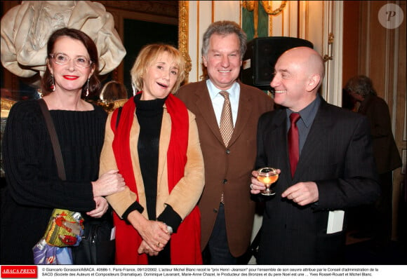 L'acteur Michel Blanc recoit le prix Henri-Jeanson pour l'ensemble de son oeuvre attribué par le Conseil d'administration de la SACD (Societe des Auteurs et Compositeurs Dramatique). Dominique Lavanant, Marie-Anne Chazel, le Producteur des Bronzés et du père Noël est une ... Yves Rousset-Rouart et Michel Blanc.