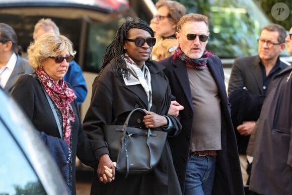 Ramatoulaye Diop, la compagne du défunt, Jean-Paul Rouve - Sortie des Obsèques de Michel Blanc en l'église Saint-Eustache à Paris, le 10 octobre 2024. © Moreau / Jacovides / Bestimage 