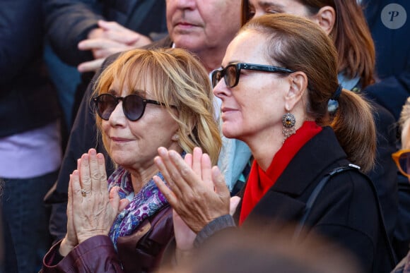 Marie-Anne Chazel et Carole Bouquet - Sortie des Obsèques de Michel Blanc en l'église Saint-Eustache à Paris, le 10 octobre 2024. © Moreau / Jacovides / Bestimage 