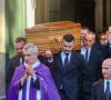 Michel Blanc a été accompagné dans son dernier voyage par sa compagne et toute la troupe du Splendid mais pas que 
Le cercueil de Michel Blanc est applaudi à la sortie de l'Eglise - Sortie des Obsèques de Michel Blanc en l'église Saint-Eustache à Paris. © Moreau / Jacovides / Bestimage 