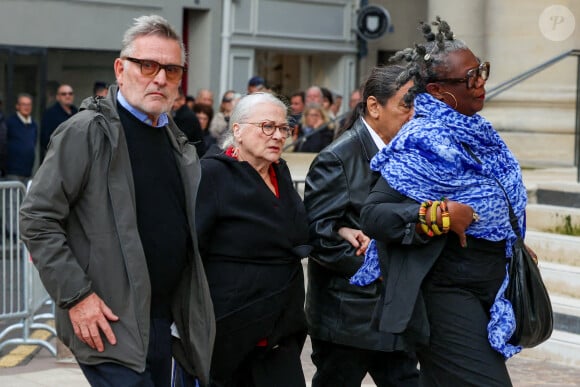 Bruno Moynot, Josiane Balasko et son mari George Aguilar, Firmine Richard - Obsèques de Michel Blanc en l'église Saint-Eustache à Paris, le 10 octobre 2024. © Moreau / Jacovides / Bestimage 