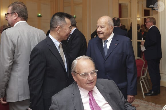 Exclusif - Lu Shaye, ambassadeur de Chine, Marc Ladreit de Lacharrière lors du dîner annuel de la Revue des Deux Mondes à la Maison de l'Amérique Latine à Paris le 8 octobre 2024. © Jack Tribeca / Bestimage