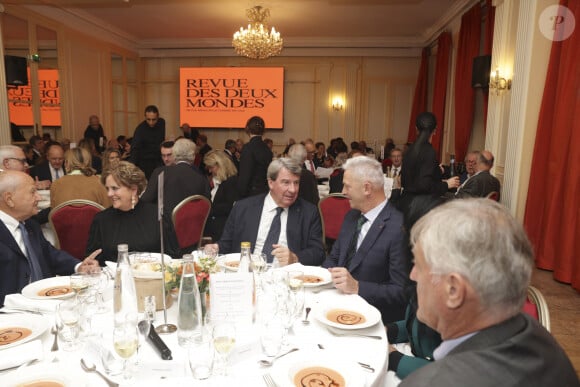 Exclusif - Marc Ladreit de Lacharrière, l’ambassadrice de Grande-Bretagne, Menna Rawlings, Xavier Darcos, François Lecointre lors du dîner annuel de la Revue des Deux Mondes à la Maison de l'Amérique Latine à Paris le 8 octobre 2024. © Jack Tribeca / Bestimage